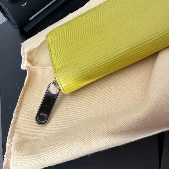 Louis Vuitton Pistache Epi Zippy wallet - Picture 2 of 4